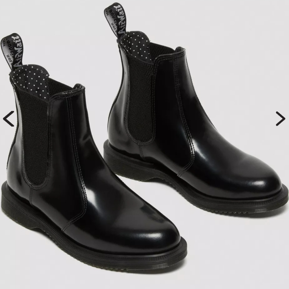 Flora Women's Smooth Leather Chelsea Boots - 10